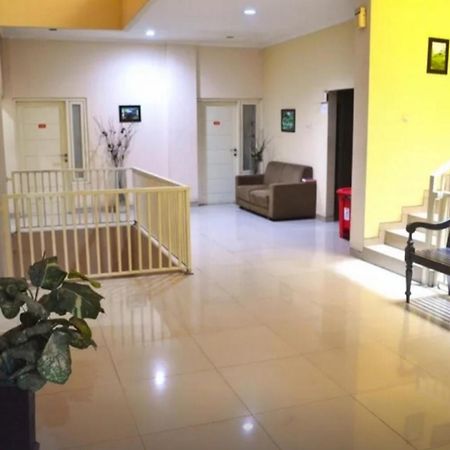 Reddoorz Near Plaza Araya Malang Hotel Blimbing  Exterior foto