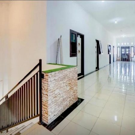 Reddoorz Near Plaza Araya Malang Hotel Blimbing  Exterior foto