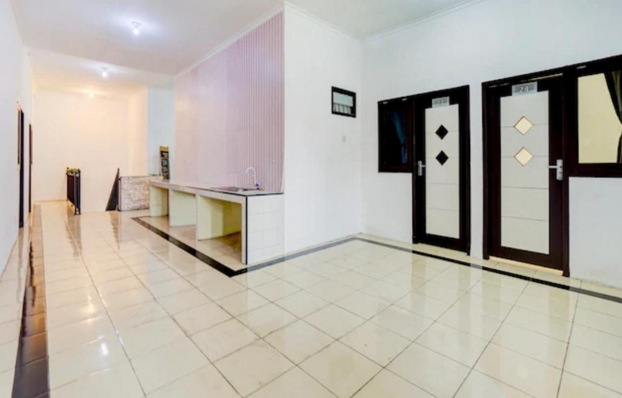 Reddoorz Near Plaza Araya Malang Hotel Blimbing  Exterior foto