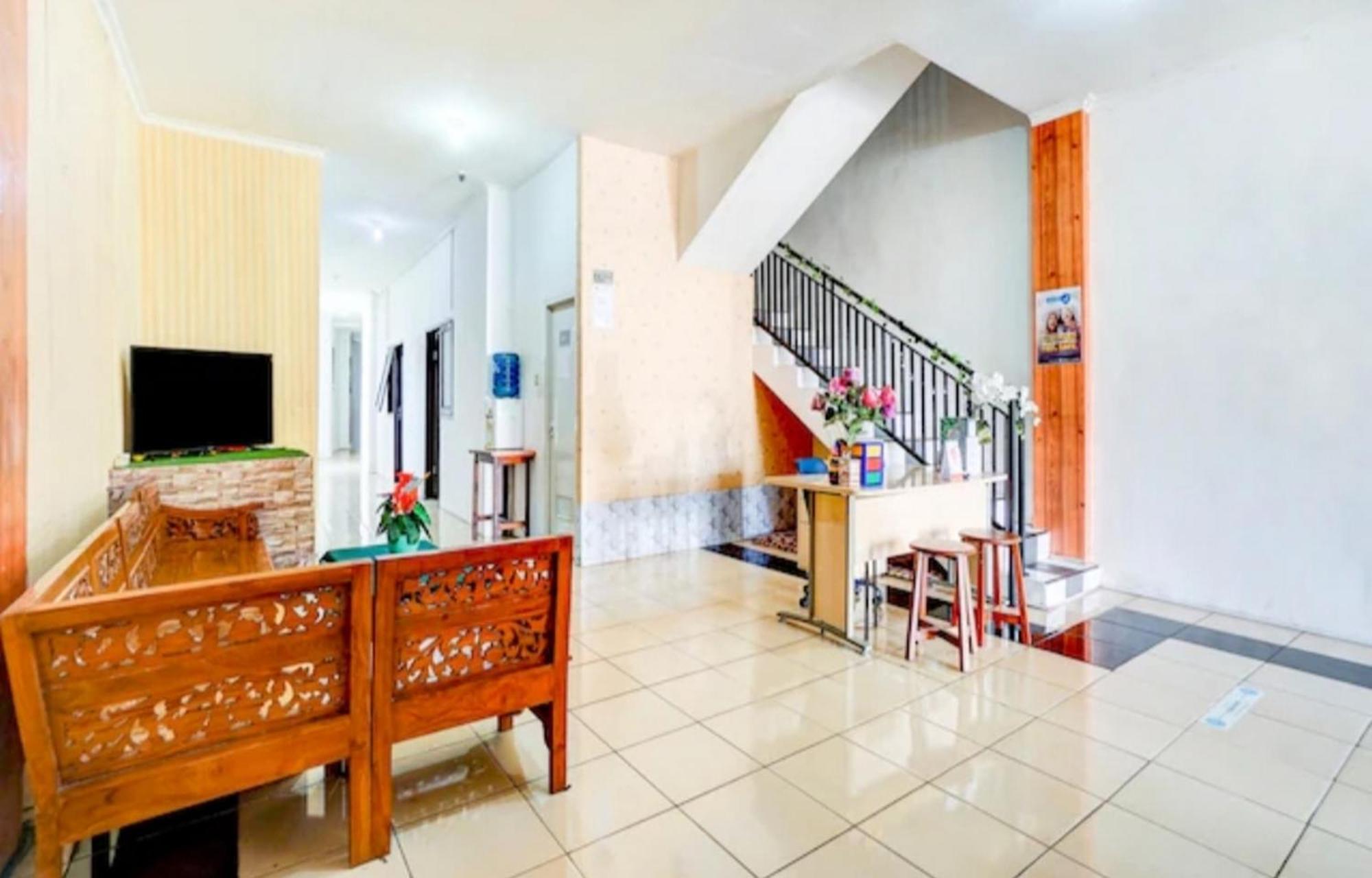 Reddoorz Near Plaza Araya Malang Hotel Blimbing  Exterior foto