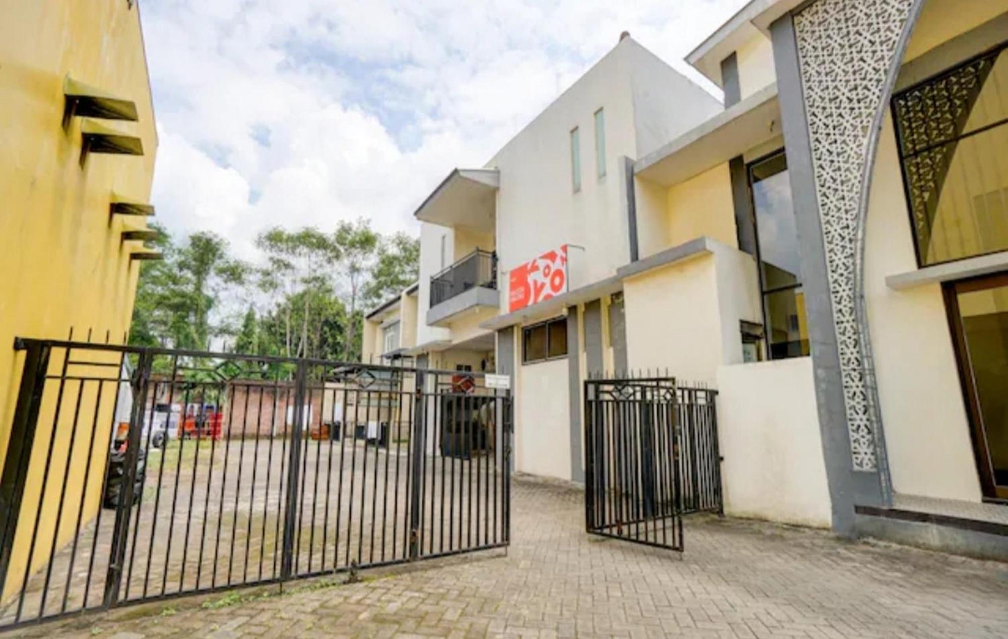 Reddoorz Near Plaza Araya Malang Hotel Blimbing  Exterior foto